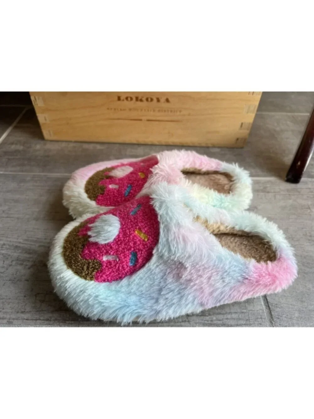 Girls Donut Ombre Rainbow Plush Fuzzy Slippers Hard Rubber Sole Cozy Warm Sz 2-3